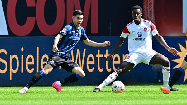 … kommenden Minuten ist es eher das Heimteam, das direkt den Zug zum Tor sucht. Ohne richtig gefährlich zu werden, wirkt der SCP doch dominanter. Für den FCN gilt spätestens jetzt: Unbedingt aufpassen und nicht direkt zu passiv werden! Nach etwas mehr als…