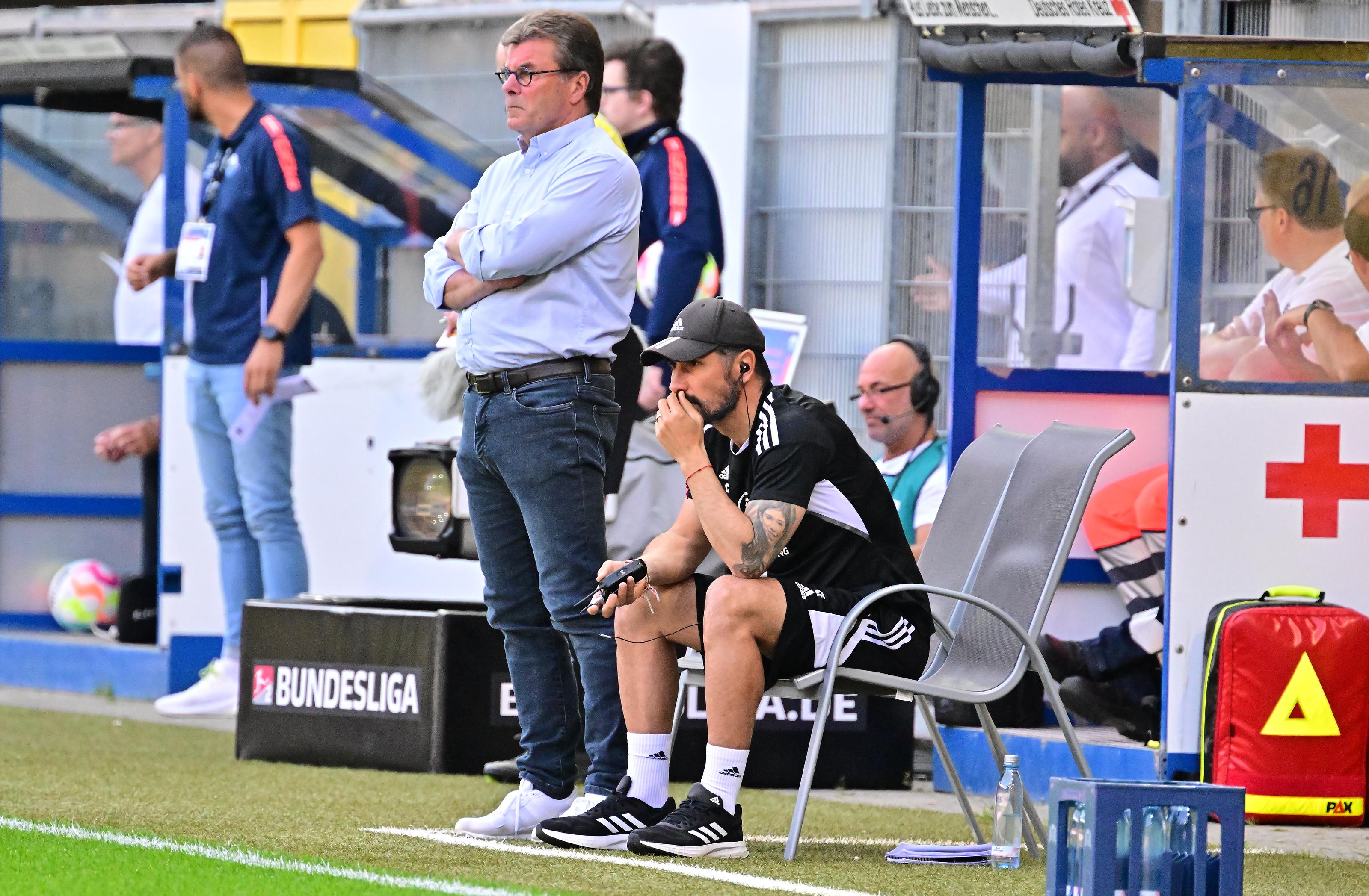 … richtig dicke Chance für den Club! In der 39. Minute läuft Uzun in seinem ersten Spiel von Beginn an nach feinem Doppelpass auf Paderborn-Keeper Schulze zu. Der Schlussmann kann das Tor aber mit einer tollen Parade doch noch verhindern. Da war der FCN richtig nah dran an einem möglichen 2:0! Wenig später…  
