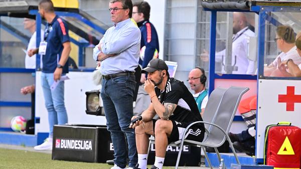 … richtig dicke Chance für den Club! In der 39. Minute läuft Uzun in seinem ersten Spiel von Beginn an nach feinem Doppelpass auf Paderborn-Keeper Schulze zu. Der Schlussmann kann das Tor aber mit einer tollen Parade doch noch verhindern. Da war der FCN richtig nah dran an einem möglichen 2:0! Wenig später…