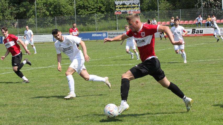 Der TSV 1860 Weißenburg (am Ball Philipp Meier) feierte mit einem 2:0-Sieg gegen den TSV Gilching einen gelungenen Saisonabschluss in der Landesliga Südwest.