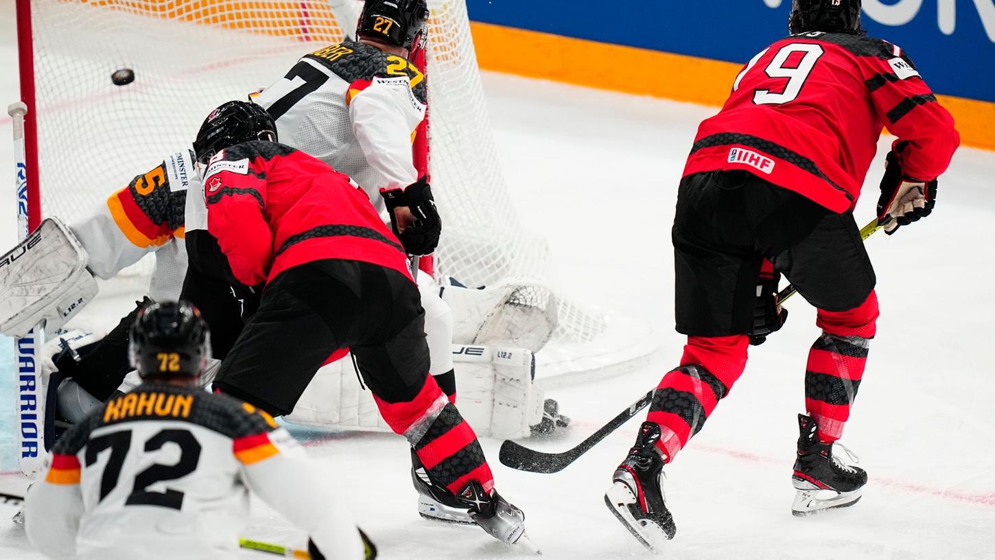 Nach zwei deutschen Führungen kommt Kanada zurück: Samuel Blais erzielt die 3:2-Führung für die Kanadier.
