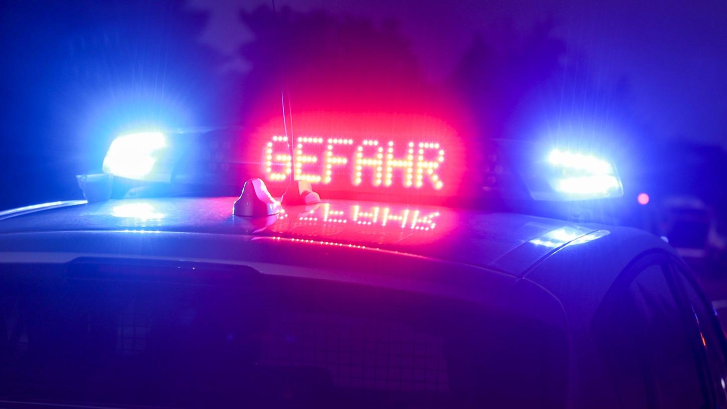 Ein wütender Dortmund-Fan demolierte das Auto seines Schwiegervaters. Ein wütender Dortmund-Fan demolierte das Auto seines Schwiegervaters.