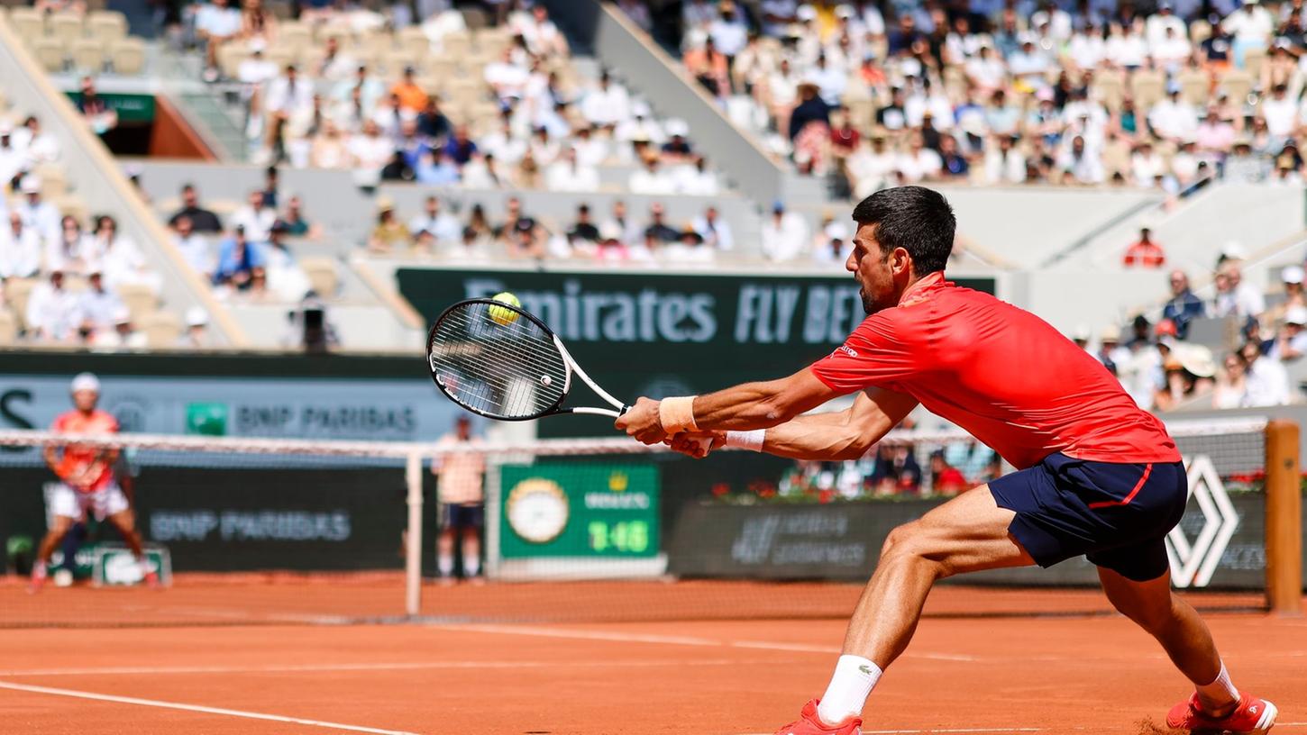 In der ersten Runde der French Open setzte sich Novak Djokovic problemlos durch.