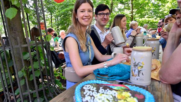Silvia und Andi (beide 29 Jahre) feiern am Berg ihren 4. Hochzeitstag.
