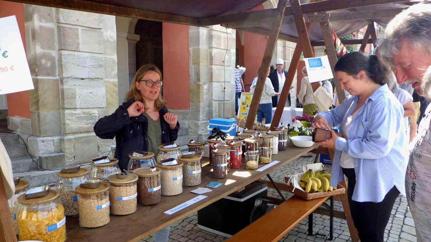 Bei "Neustadt isst hüllenlos" geht es darum, beim Lebensmitteleinkauf auf Verpackungen zu verzichten. Bei "Neustadt isst hüllenlos" geht es darum, beim Lebensmitteleinkauf auf Verpackungen zu verzichten.