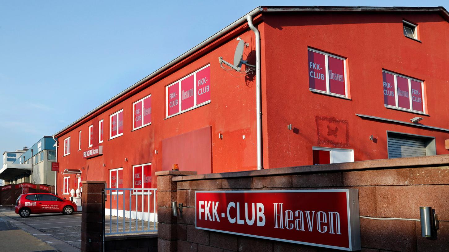Vor dem FKK-Club "Heaven" kam es zu der lebensgefährlichen Attacke: Ein abgewiesener Gast fuhr den Türsteher mit seinem Pickup an. 