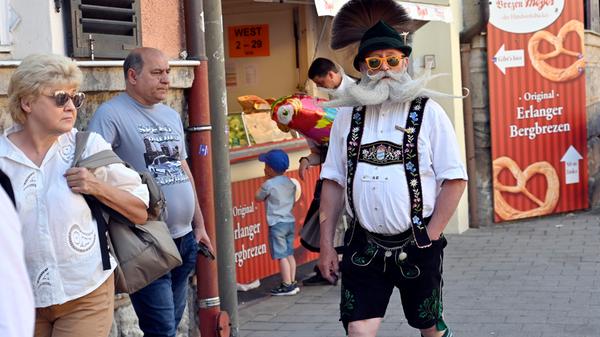 Was für ein Gang, was für eine Barttracht.