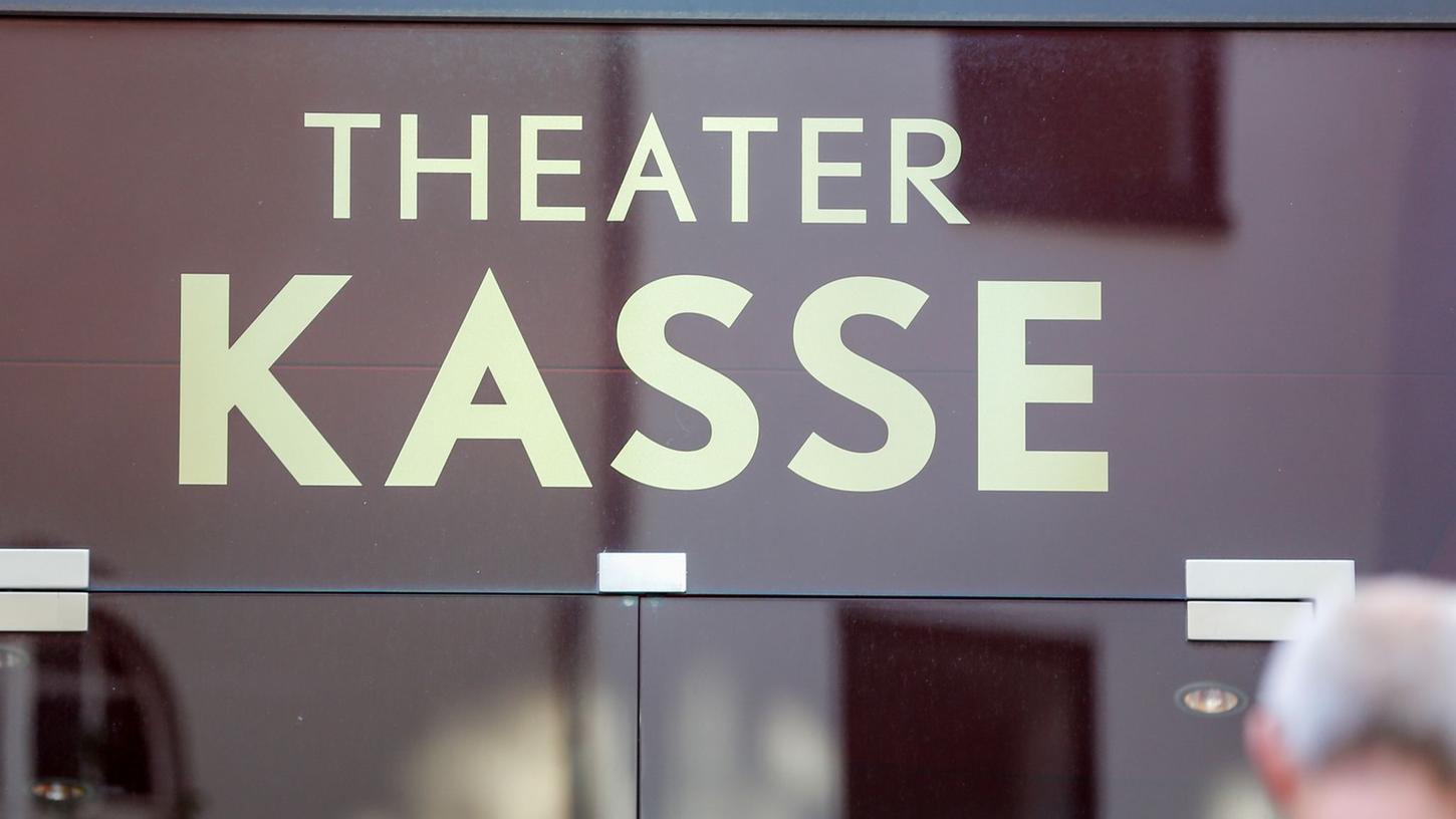 Eine breite Mehrheit der Erwachsenen in Deutschland findet es einer Umfrage zufolge richtig, Theater staatlich zu subventionieren.