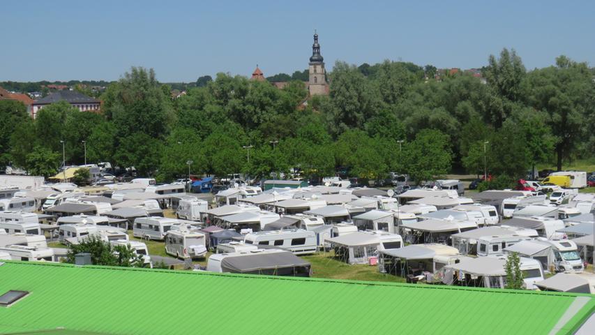 Blick auf die Wohnwagenburg