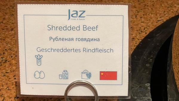 Gesehen von Leserin Angelika Ehrke am Hotelbuffet in Ägypten.