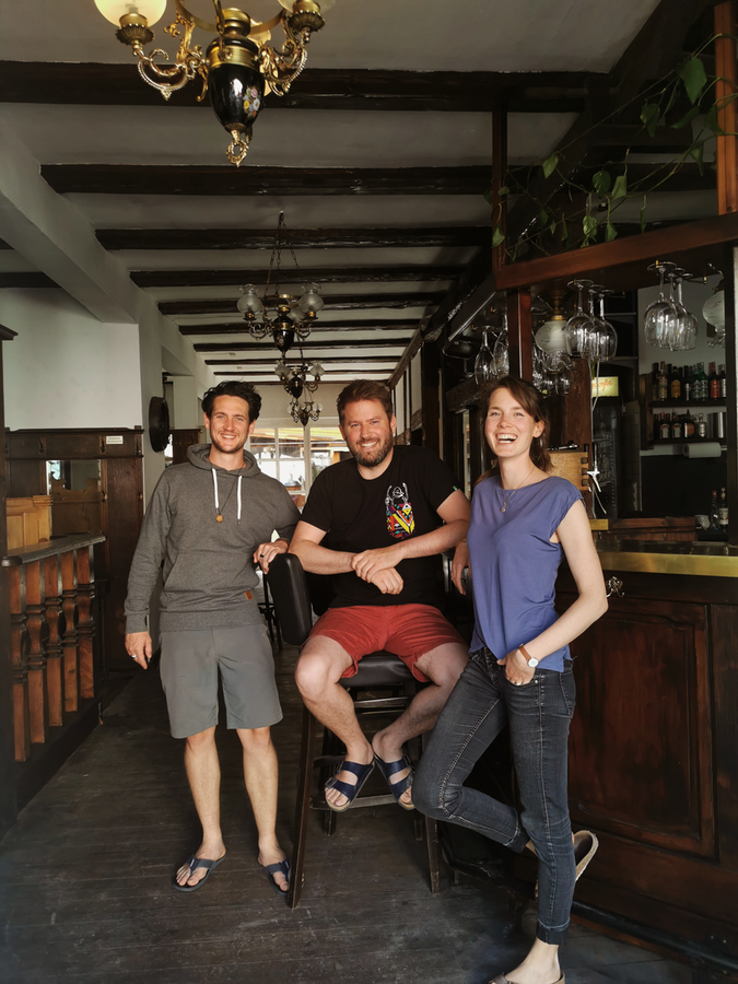 Die neuen Betreiber der Schüssel: (von links) Denis Stierhof, Tobias Weinmann und Sophie Weinmann. Die neuen Betreiber der Schüssel: (von links) Denis Stierhof, Tobias Weinmann und Sophie Weinmann.