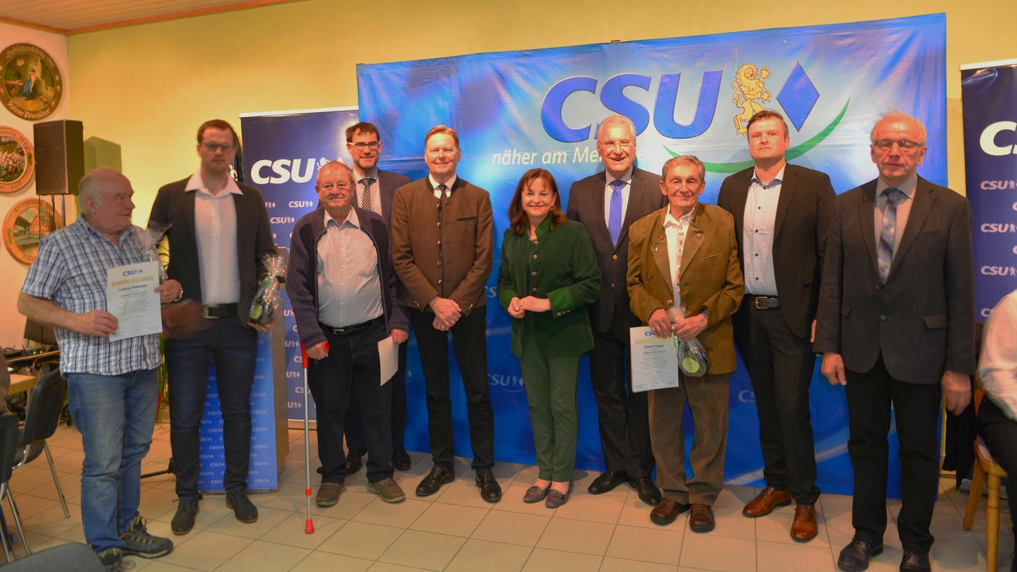 Lokalprominenz bei der 50-Jahre-Feier der CSU-Ortsverbände Velden und Hartenstein. Lokalprominenz bei der 50-Jahre-Feier der CSU-Ortsverbände Velden und Hartenstein.