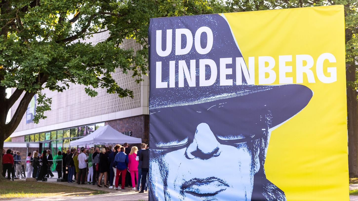 Die Vor-Eröffnung der Lindenberg-Schau mit rund 200 geladenen Gästen.