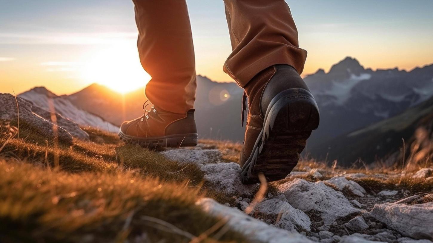 Die Natur in vollen Zügen genießen: Zahlreiche Wanderer kommen zum Wandern nach Bayern.