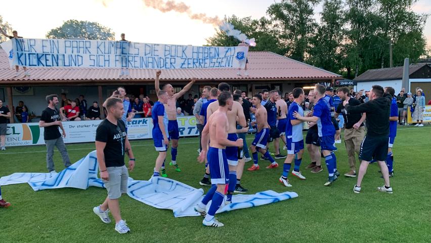 Der SV Alesheim hatte durch seinen 4:1-Sieg gegen den FC Berolzheim-Meinheim allen Grund zu jubeln und die Meisterschaft sowie den Aufstieg zu feiern.