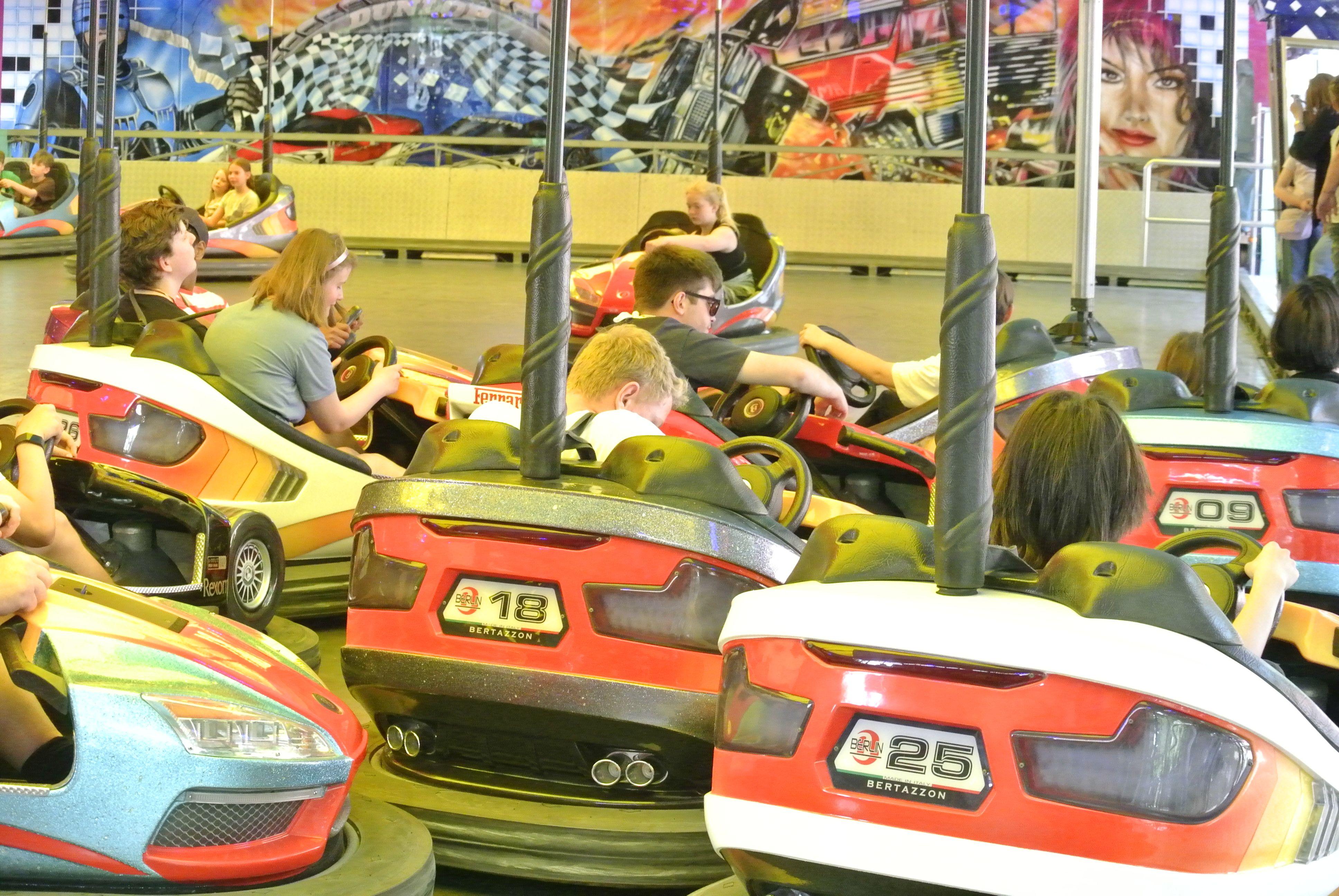 Am zweiten Donnerstag ist auf der Erlanger Bergkirchweih Familientag. Das heißt, alle Fahrgeschäfte und viele Essensstände locken mit reduzierten Preisen. 