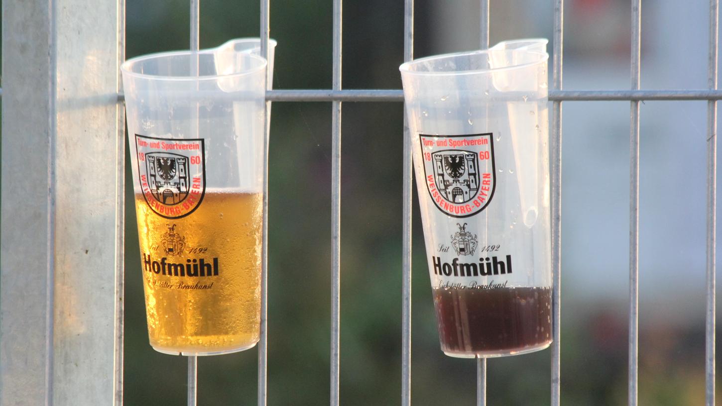Beim Landesligisten TSV 1860 Weißenburg erfolgt der Ausschank schon länger aus Plastikbechern. Diese Regelung soll nun auch bei allen Relegationsspielen gelten. Beim Landesligisten TSV 1860 Weißenburg erfolgt der Ausschank schon länger aus Plastikbechern. Diese Regelung soll nun auch bei allen Relegationsspielen gelten.
