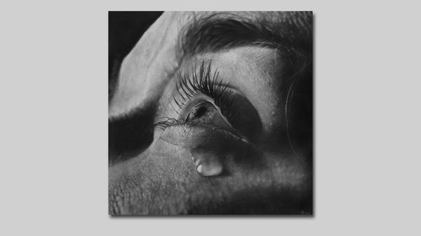 SUSANNE BÜCHERL Hoffnung (2023) 100 x 100 cm Holzkohle-/Graphitzeichnung