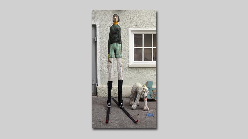 IGNAZ HUBER Langer Läufer, mit Opal Träne und Dali Bart (2022) 285 x 180 x 80 cm Ahorn, Opal, Kunststoff, Metall