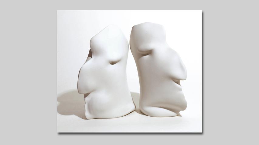 WERNER BERNHARD NOWKA Déformation professionnelle blanc (2021) 32 x 49 x 22 cm Steinzeug, Mischtechnik WERNER BERNHARD NOWKA Déformation professionnelle blanc (2021) 32 x 49 x 22 cm Steinzeug, Mischtechnik