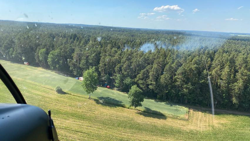 Luftbeobachter entdecken ein Feuer im Wald bei Tiefenlesau in Oberfranken.