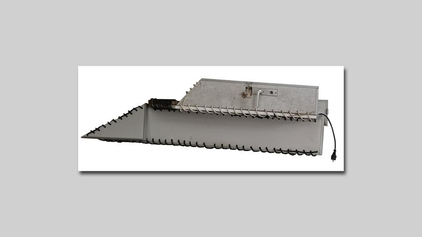 PHILIPP SELIG Flieger (2022) 180 x 80 x 50 cm 3 Türen, defektes Stromkabel PHILIPP SELIG Flieger (2022) 180 x 80 x 50 cm 3 Türen, defektes Stromkabel