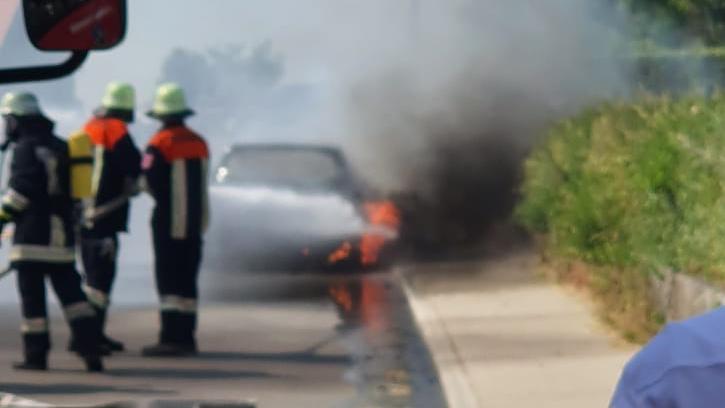 Am Freitagnachmittag brannte in Trommetsheim ein Auto aus.