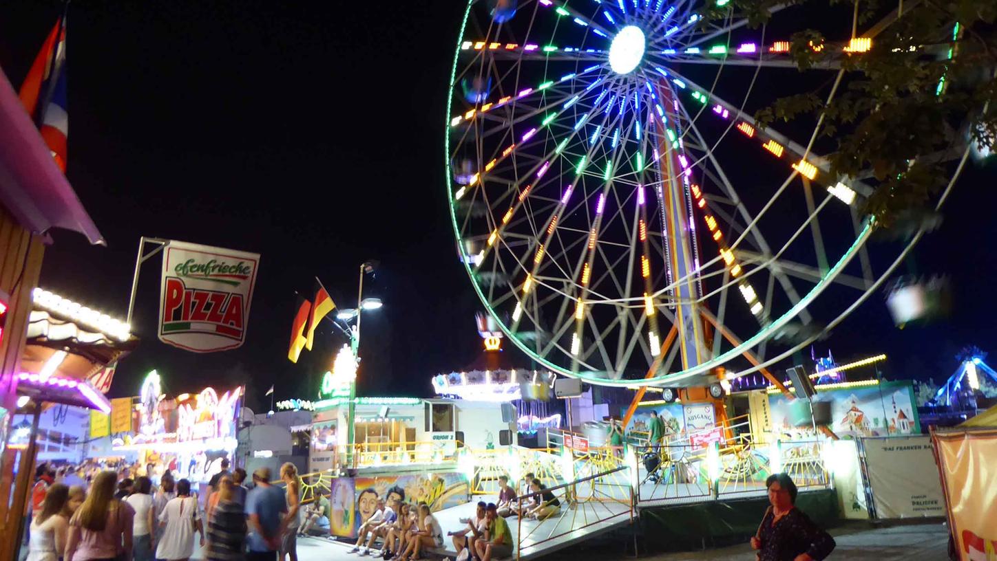 Das Riesenrad auf der Neustädter Kirchweih ist bei jung und alt beliebt.