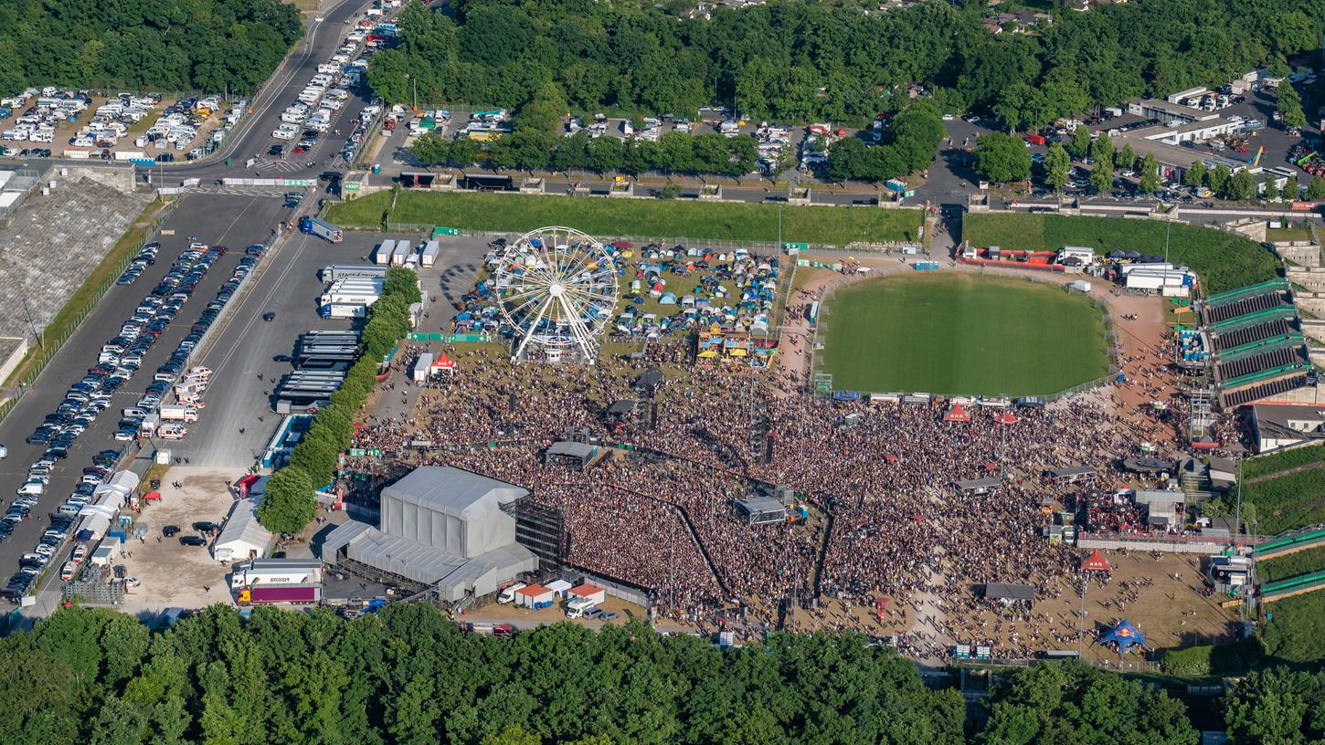 Rock im Park macht aus der Vogelperspektive durchaus etwas her. Dementsprechend viele Drohnen kreisen illegalerweise über dem Festival. 