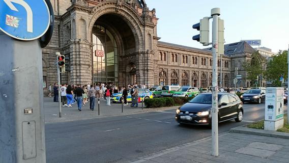 Influencer verabreden sich für Prügelei: Hunderte Menschen kommen zum Nürnberger Hauptbahnhof
