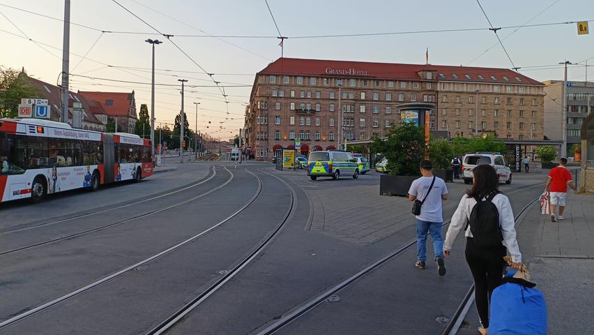 Influencer verabreden sich für Prügelei: Hunderte Menschen kommen zum Nürnberger Hauptbahnhof