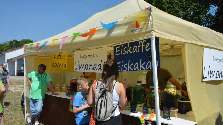 Neben Kunst und Kultur kam auch das Kulinarik-Angebot auf dem Seenlandmarkt in Absberg nicht zu kurz. Es gab Eis, Gegrilltes, Fisch, Waffeln, Flammkuchen und mehr.