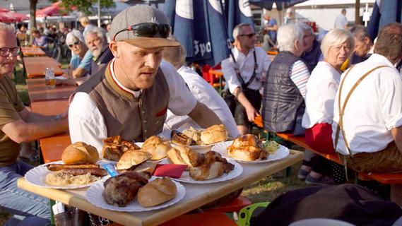 Reichhaltig ist das Speiseangebot bei der diesjährigen Seekirchweih am Seezentrum in Schlungenhof.