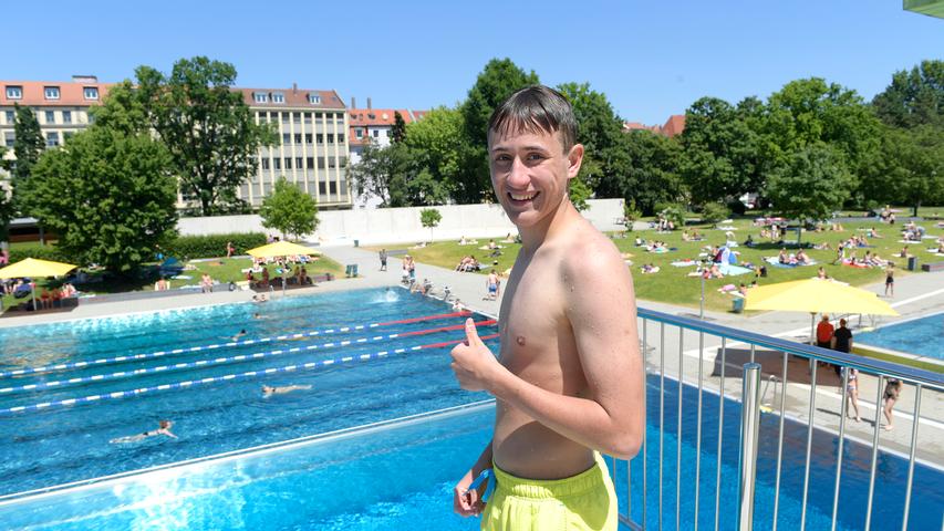 Sommer, Sonne, Abkühlung: Bei strahlendem Sonnenschein zog es die Nürnberger zum Schwimmen, Planschen und Chillen ins Westbad.  