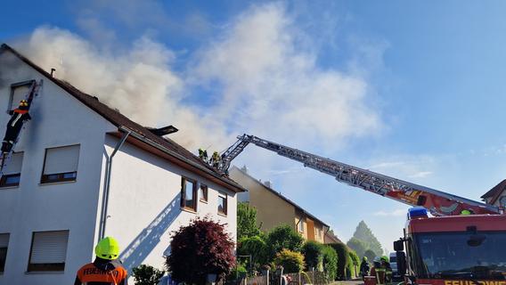 Flammen in Rothenburg: Dachstuhlbrand an Mehrfamilienhaus - keine Verletzten