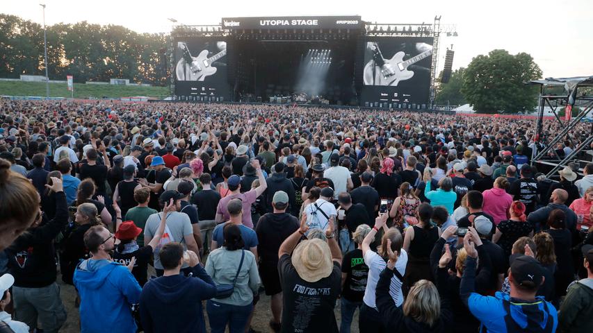 Tausende feiern in der Abenddämmerung: Foo Fighters sorgen für furioses Finale bei Rock im Park