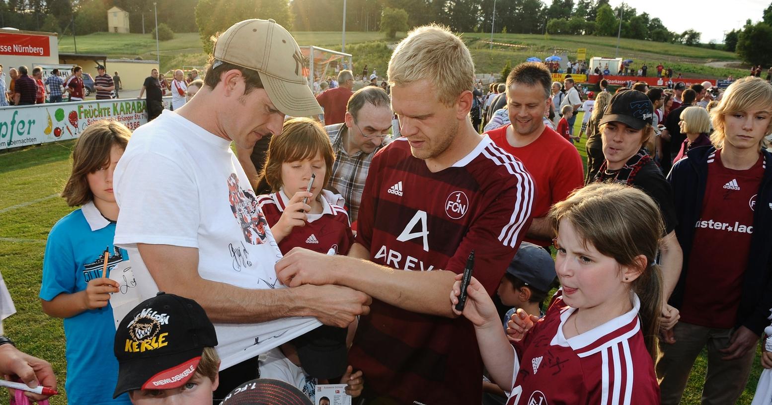Seine Autogramme waren stets heiß begehrt: Andy Wolf im Trikot des 1. FC Nürnberg.