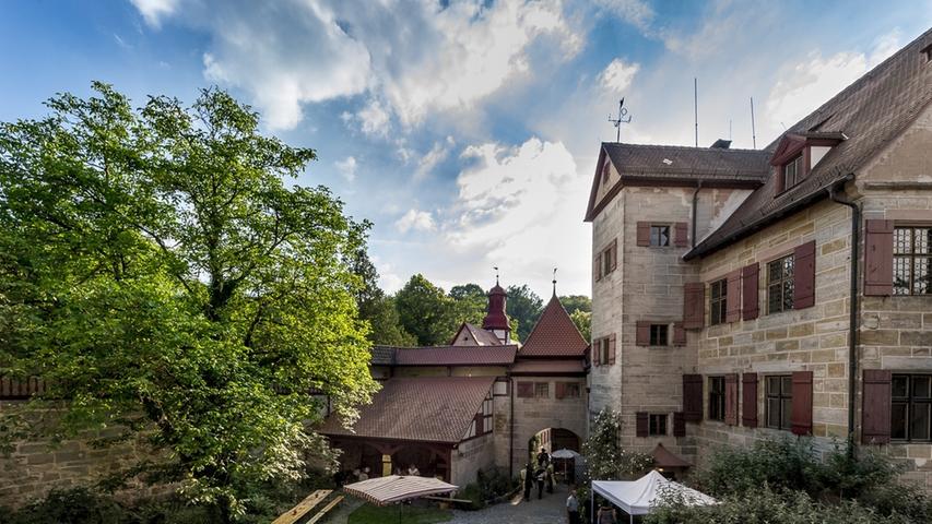 Auf Schloss Grünsberg bei Altdorf steigt am Samstag ein Sommerfest. Von 11 bis 19 Uhr finden Workshops, Führungen und Vorträge statt. Für Kinder steht unter anderem eine Mal- und Spielstation bereit.