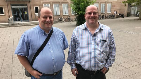 Markus Tischner (CSU), Beruf: Metzgermeister. Tischner (rechts), hier mit seinem ebenfalls für die CSU aktiven Zwillingsbruder Michael, rückte im September 2023 für die ausgeschiedene Daniela Eichelsdörfer in den Stadtrat nach. Erhaltene Stimmen: 53130.