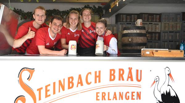 Die Mannschaft am Steinbach Keller hat auch am letzten Tag noch Spaß.