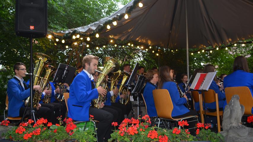 Swing, Rock und Blasmusik: Die Sommerkonzerte im Gunzenhäuser Falkengarten starten in die Saison