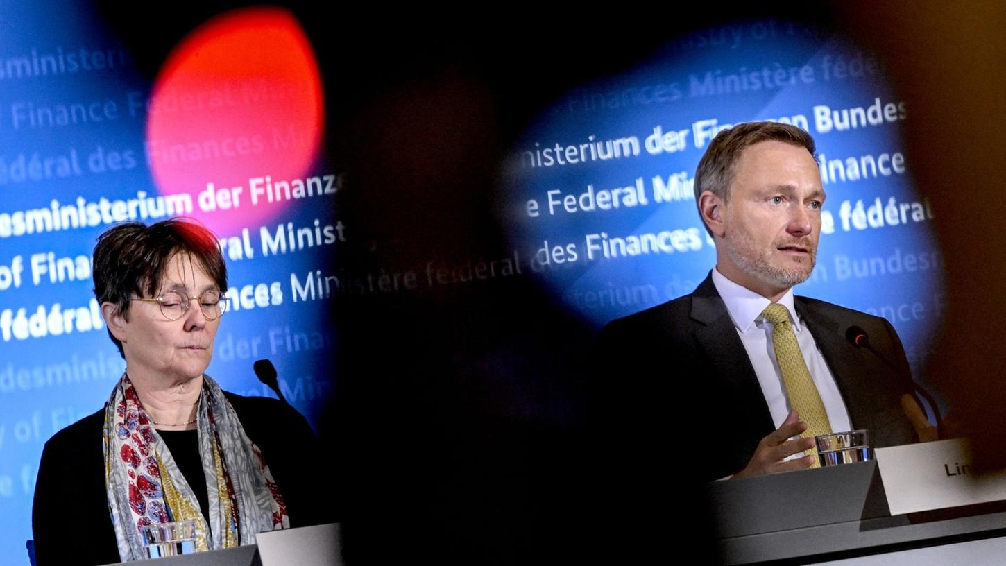 Monika Heinold (l) von den Grünen hat Pläne des Finanzministers zu finanziellen Kürzungen für die Länder scharf kritisiert. (Archivbild)