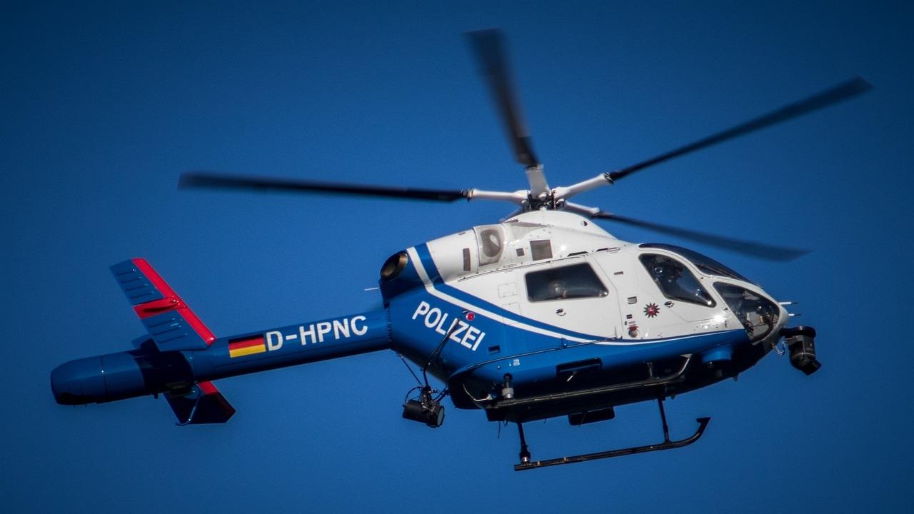 Mit einem Hubschrauber wie diesem suchte die Polizei nach dem Mann aus Vorra (Symbolbild). Mit einem Hubschrauber wie diesem suchte die Polizei nach dem Mann aus Vorra (Symbolbild).