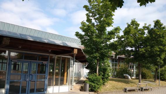 Höhere Kosten als erwartet: Planungen für Sanierung der Mehrzweckhalle in Freystadt nehmen Form an