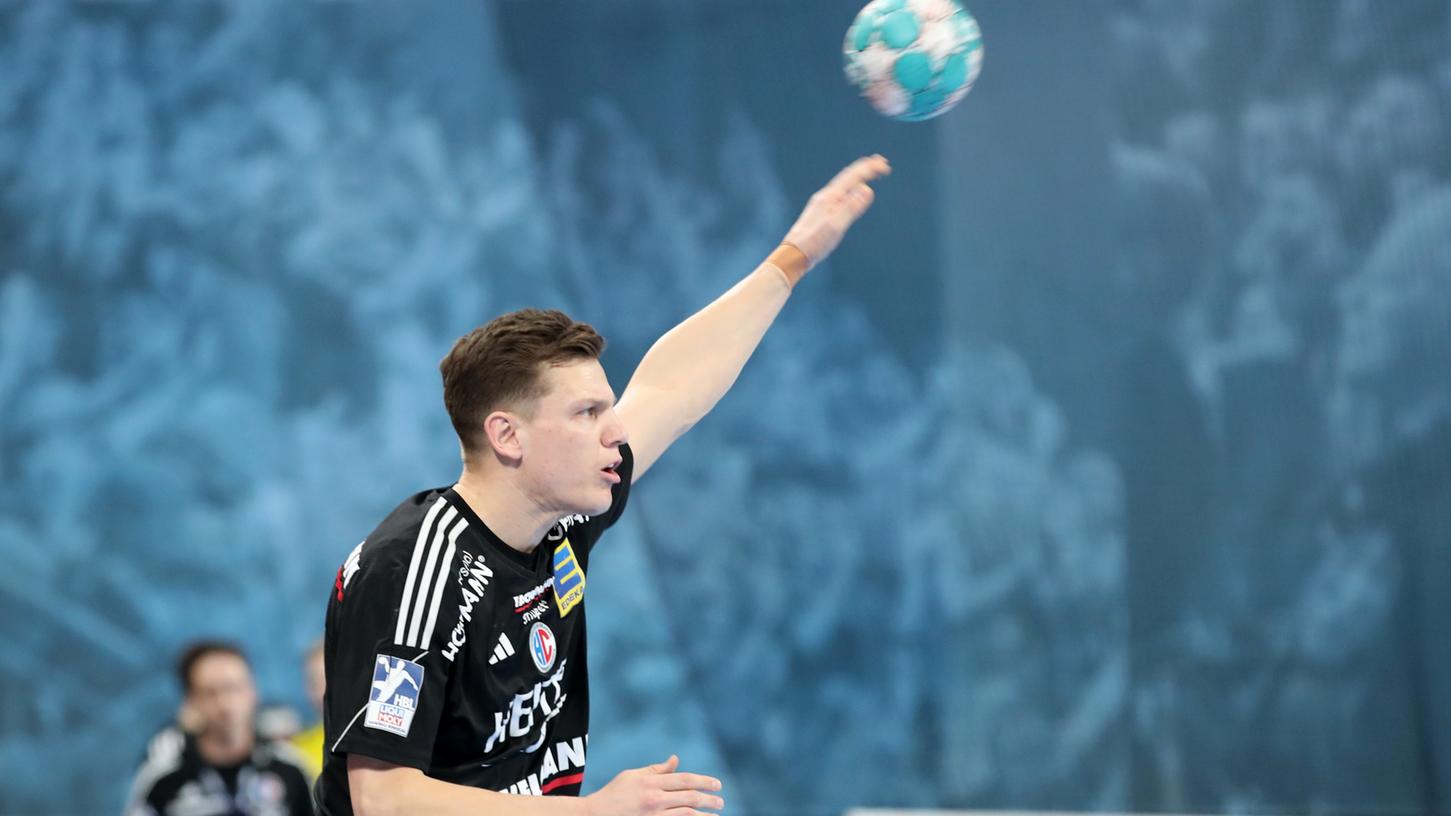 Schone deine Schulter, Steini: Erlangens Führungsspieler wird erst in der Vorbereitung auf die nächste Bundesliga-Spielzeit für die Rot-Blauen wieder Bälle werfen. Schone deine Schulter, Steini: Erlangens Führungsspieler wird erst in der Vorbereitung auf die nächste Bundesliga-Spielzeit für die Rot-Blauen wieder Bälle werfen.