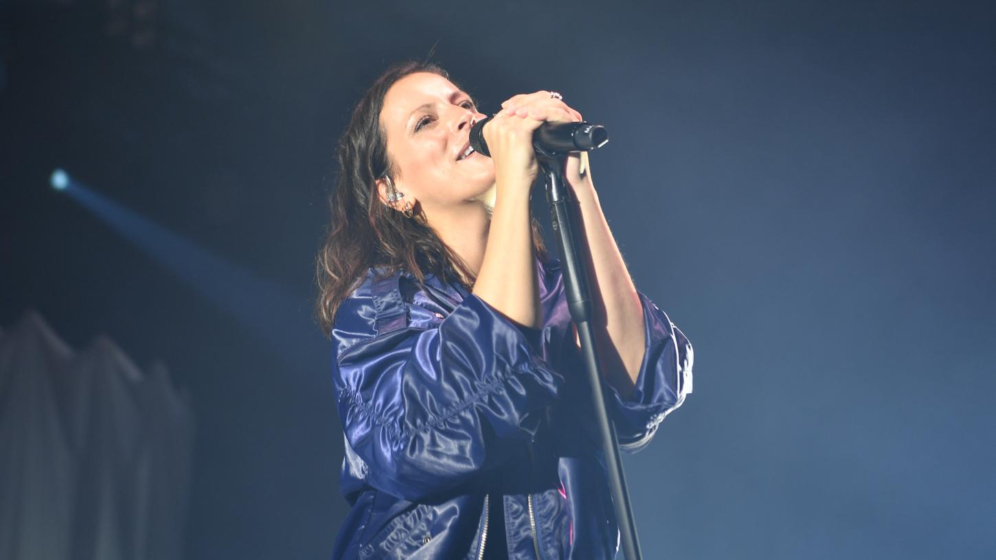 Stefanie Kloß und Silbermond spielen am 20. Juli 2024 auf der Erlanger Wöhrmühlinsel. Stefanie Kloß und Silbermond spielen am 20. Juli 2024 auf der Erlanger Wöhrmühlinsel.