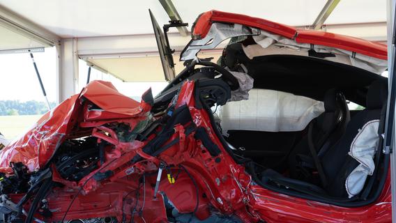 Schwerverletzter und 100.000 Euro Schaden: Ermittlungen nach illegalem Autorennen in Franken
