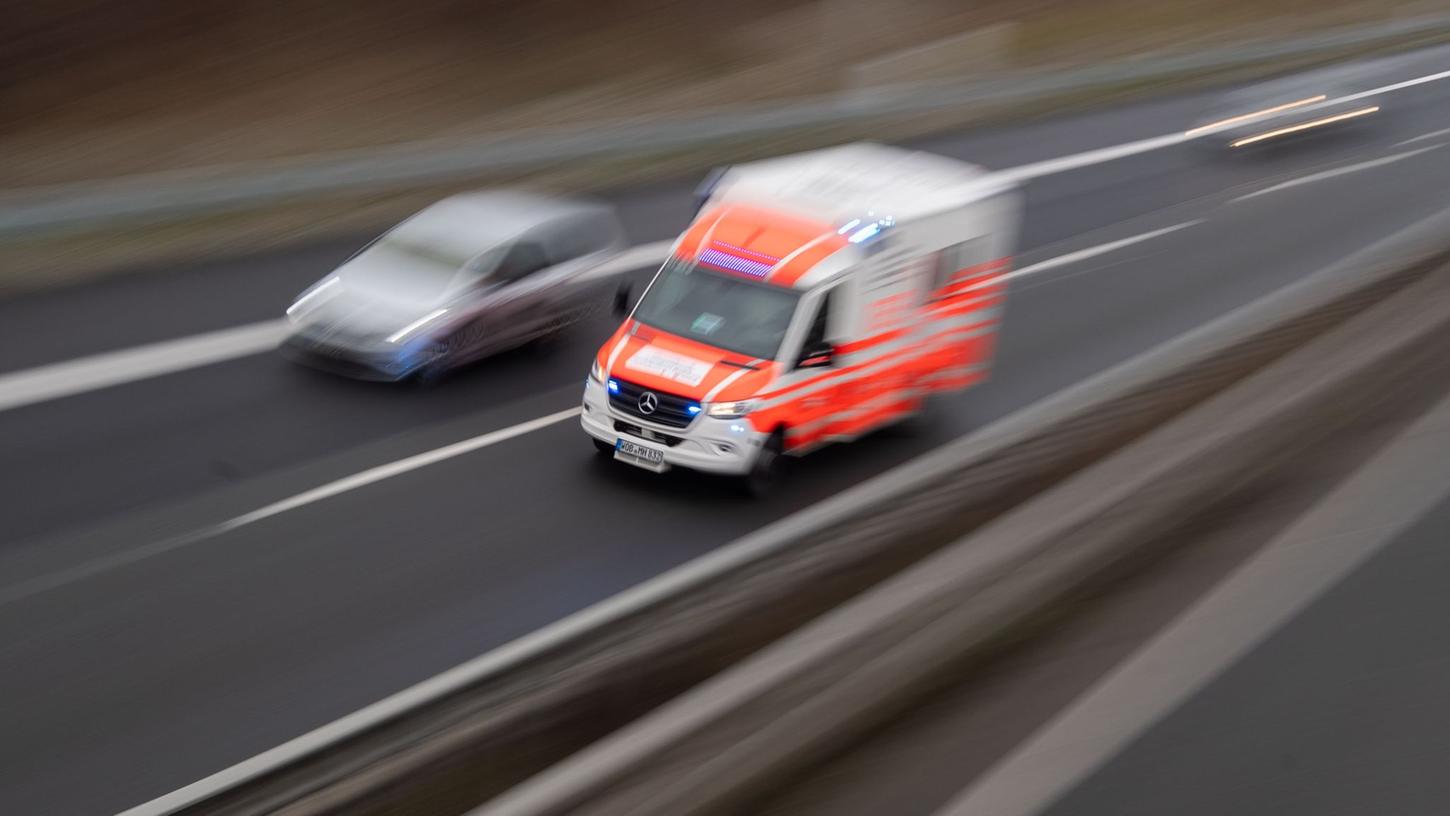 Rettungskräfte waren am Mittwoch auf der A7 im Einsatz.