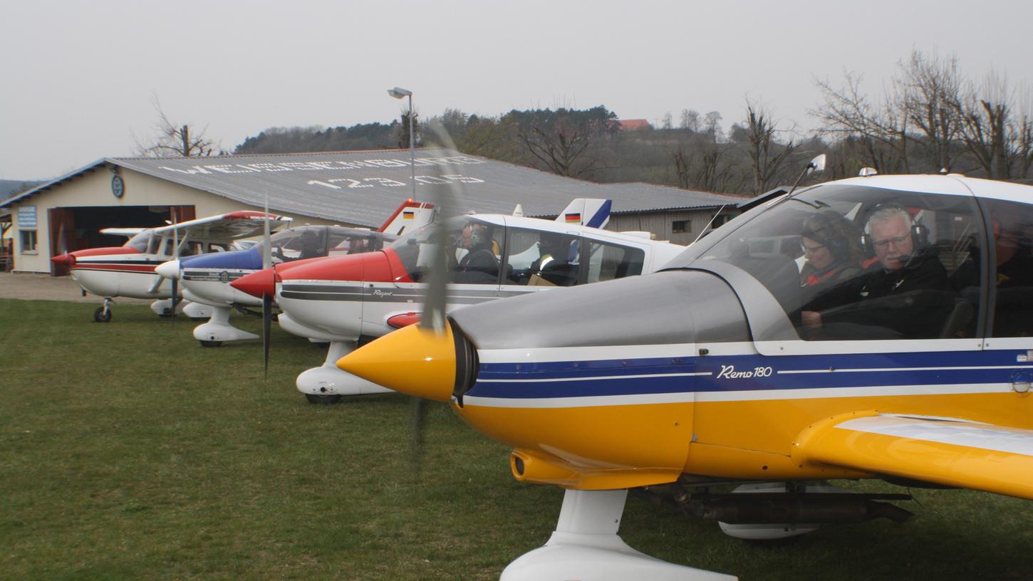 Flugzeuge auf dem Gunzenhäuser Flugplatz: Von hier aus starten am Wochenende die Waldbrand-Beobachtungsflüge. Flugzeuge auf dem Gunzenhäuser Flugplatz: Von hier aus starten am Wochenende die Waldbrand-Beobachtungsflüge.