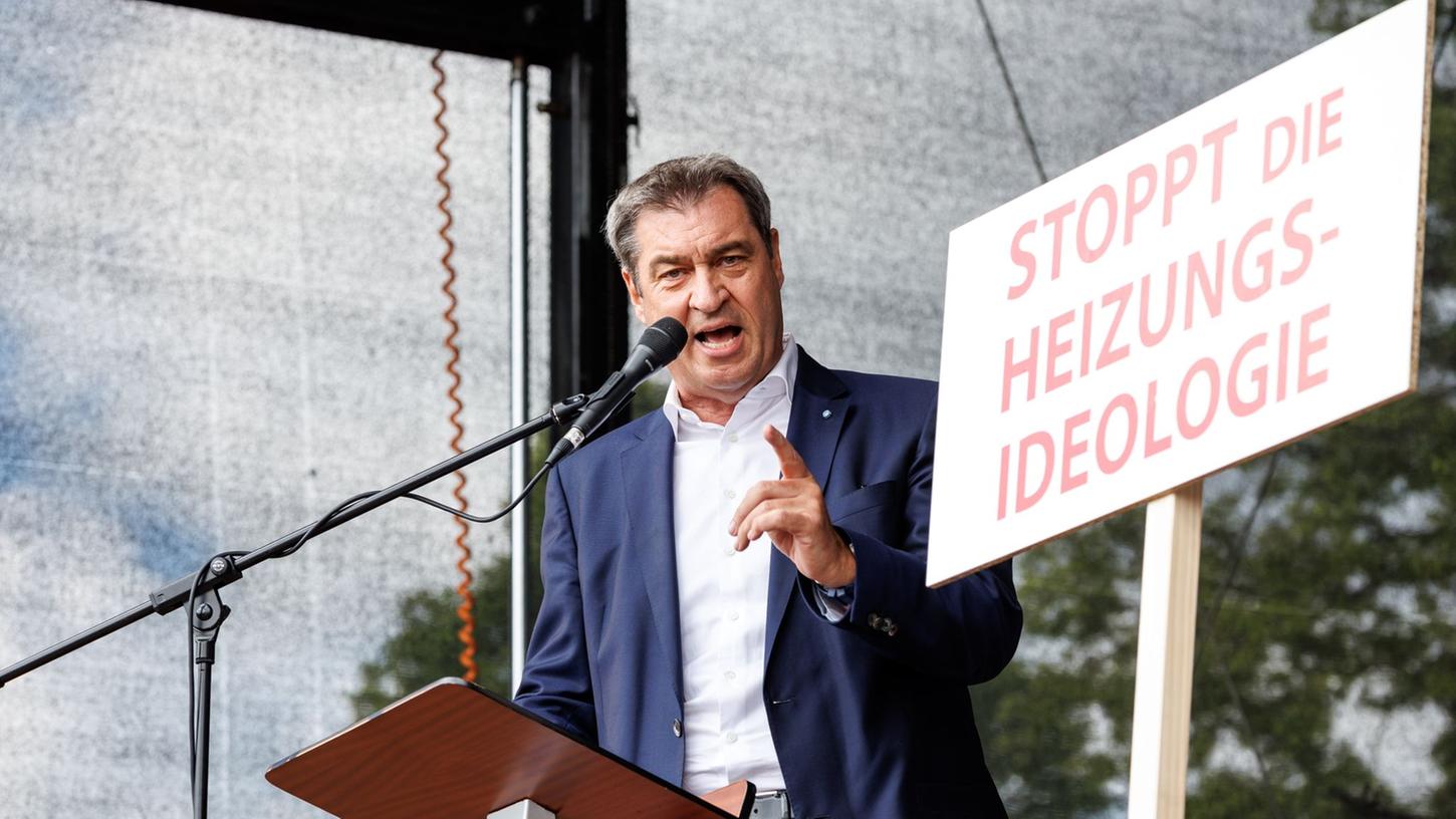 Parteivorsitzender und Ministerpräsident von Bayern Markus Söder spricht bei einer Demonstration gegen die Klima-Politik der Ampelregierung.